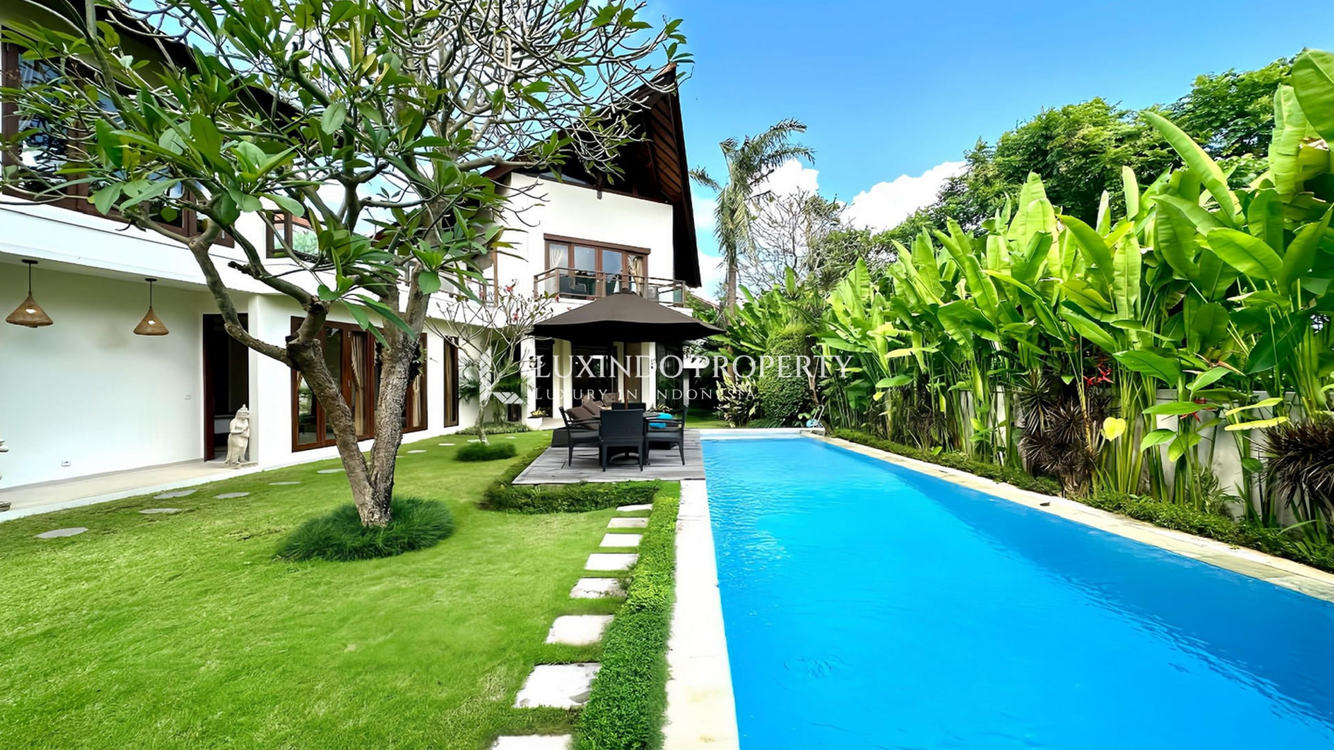 PADONAN – LUXURIOUS 4-BEDROOM VILLA FOR MONTHLY RENTAL IN PADONAN, CANGGU, BALI (RV379)